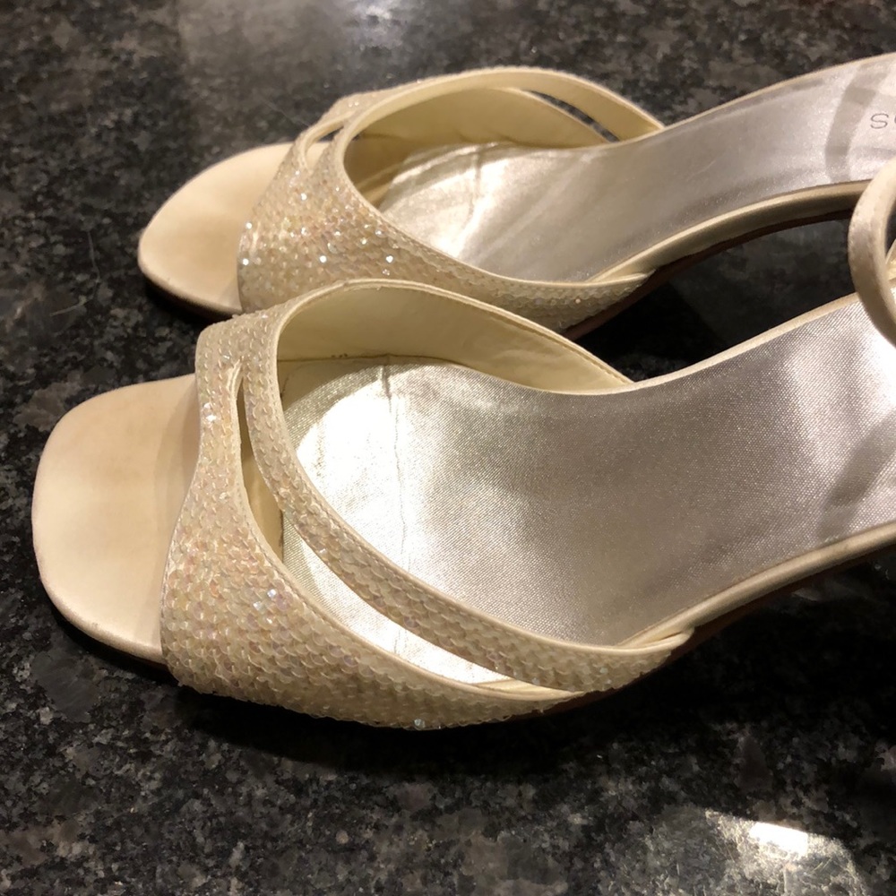 Ivory heels with sparkle - Picture 3 of 8